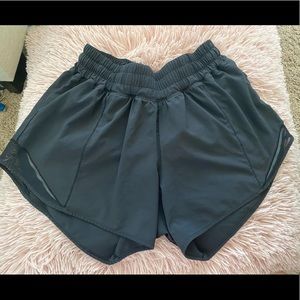 Lululemon hotty hot shorts 4inch lined